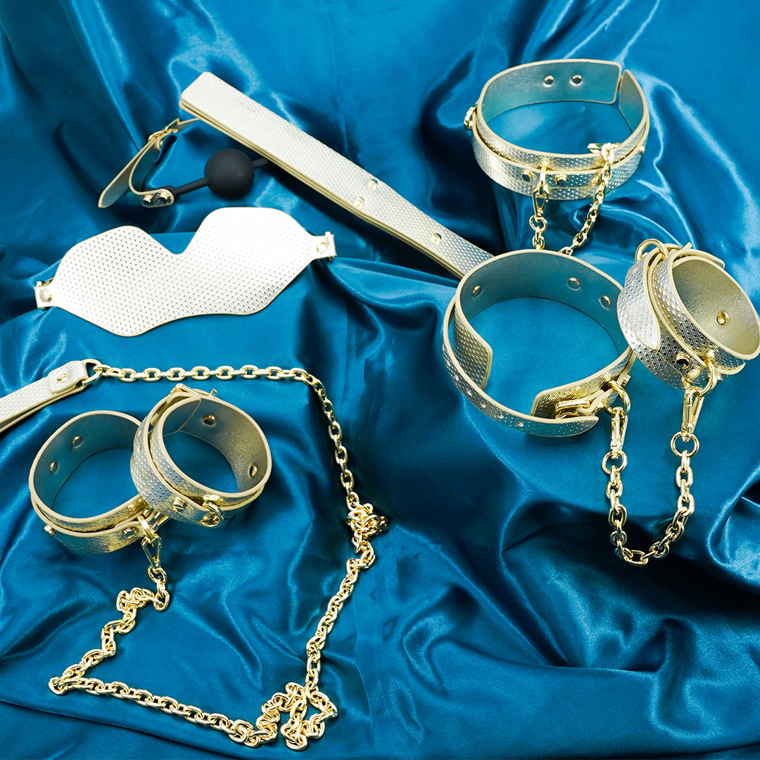 Gold luxury bondage set with cuffs and chain